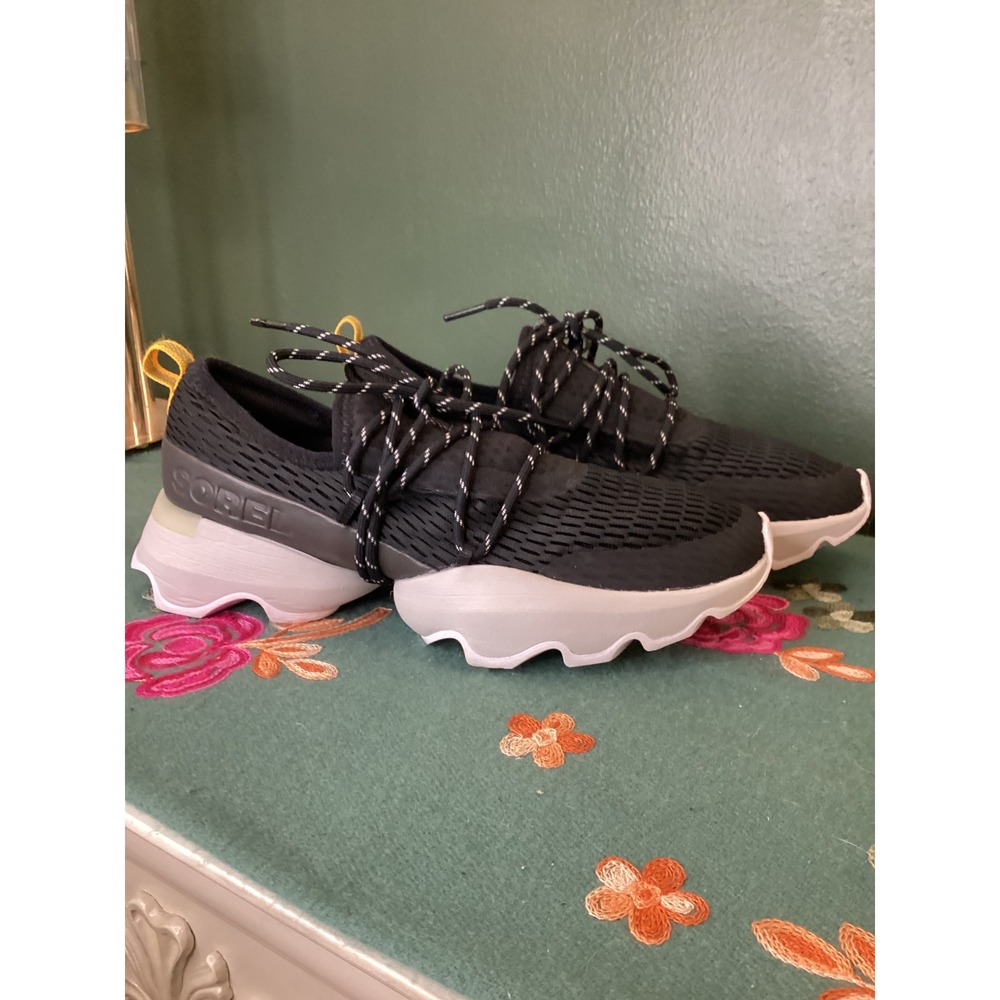Sorel Kinetic Impact Lace Sneakers Women 7 Black Excellent Chunky Scalloped Sole